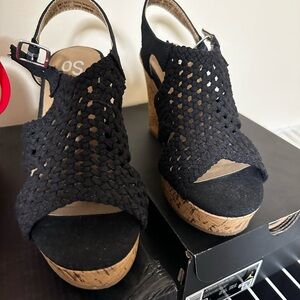 Black wedges, in excellent condition